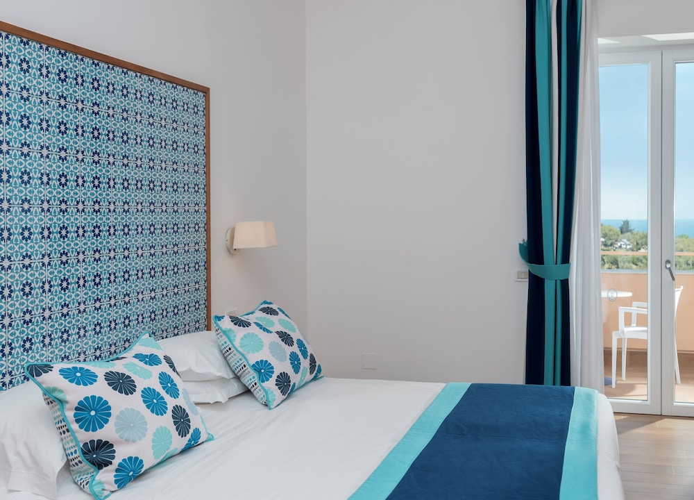 Hotel Miramare — Hotel rooms in Sorrento, Campania