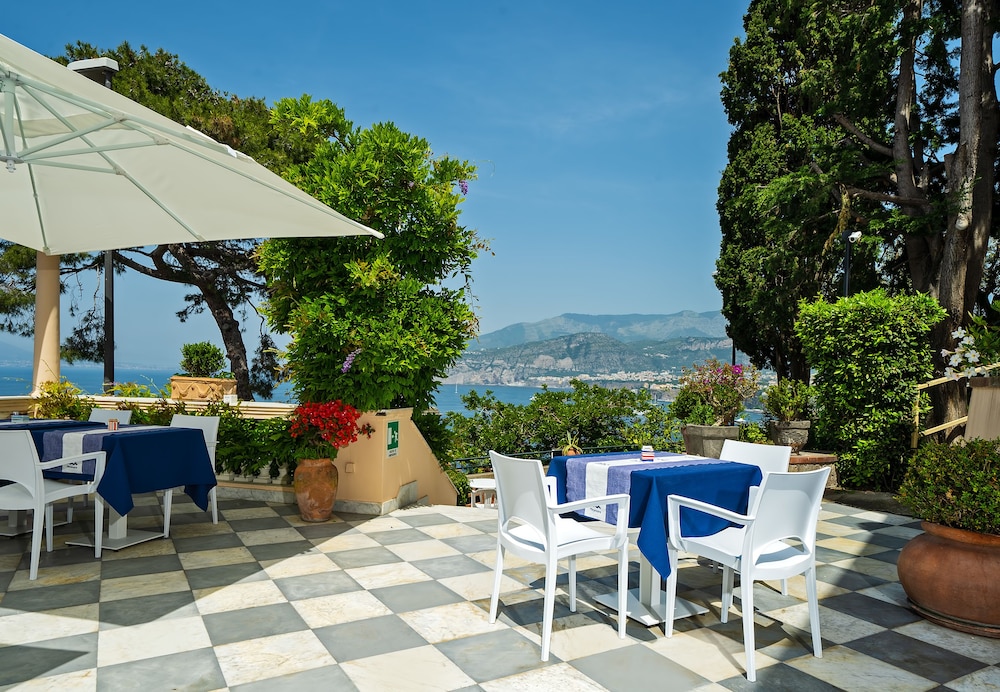 Hotel Miramare — Restaurant & bars in Sorrento, Campania