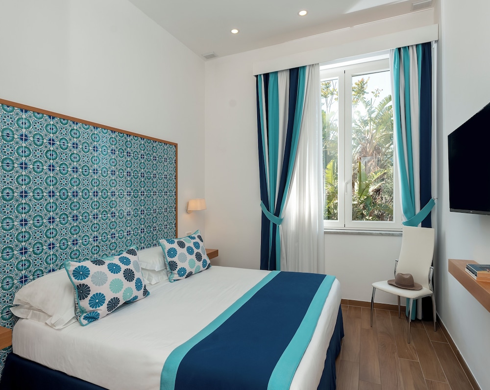 Hotel Miramare — Hotel rooms in Sorrento, Campania