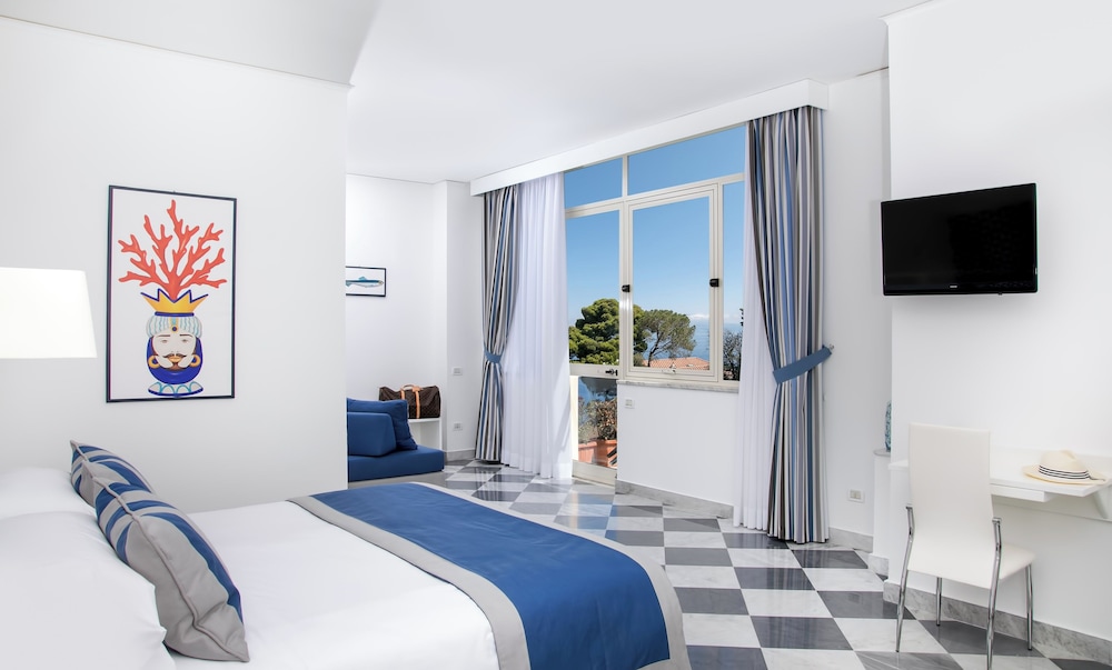Hotel Miramare — Hotel rooms in Sorrento, Campania