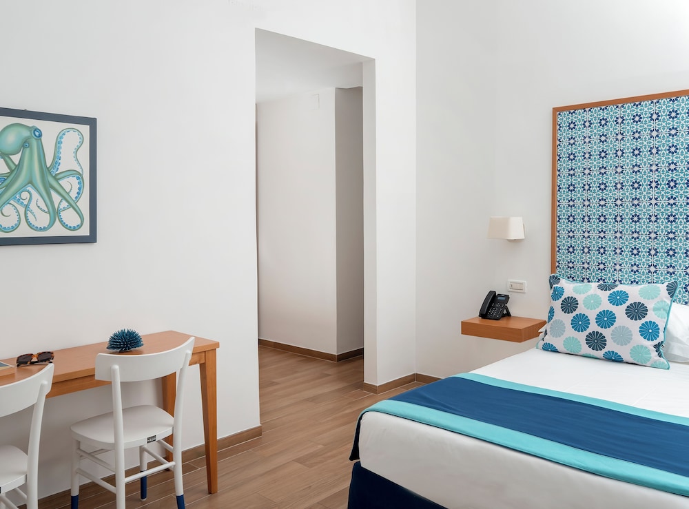 Hotel Miramare — Hotel rooms in Sorrento, Campania