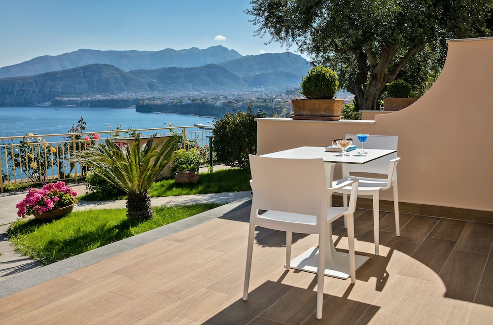 Hotel Miramare — Hotel building in Sorrento, Campania
