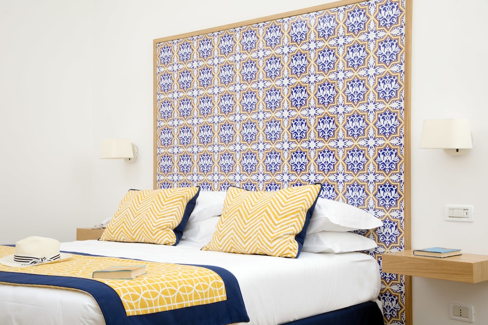 Hotel Miramare — Hotel rooms in Sorrento, Campania