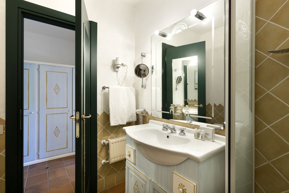 Hotel Rocce Sarde — Hotel rooms in Olbia, Sardinia