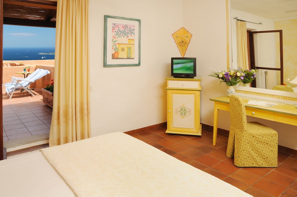 Hotel Rocce Sarde — Hotel rooms in Olbia, Sardinia