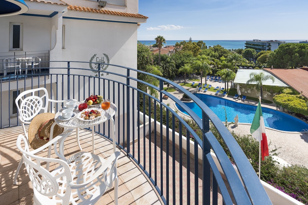 Sant Alphio Garden Hotel & Spa — Swimming pool in Giardini Naxos, Sicily