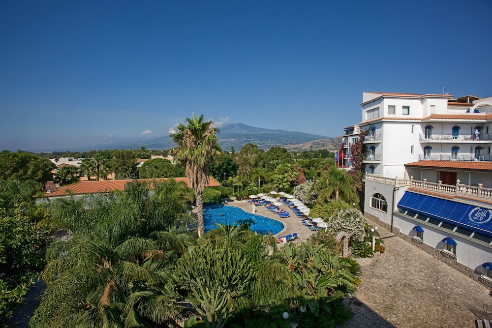 Sant Alphio Garden Hotel & Spa — Swimming pool in Giardini Naxos, Sicily