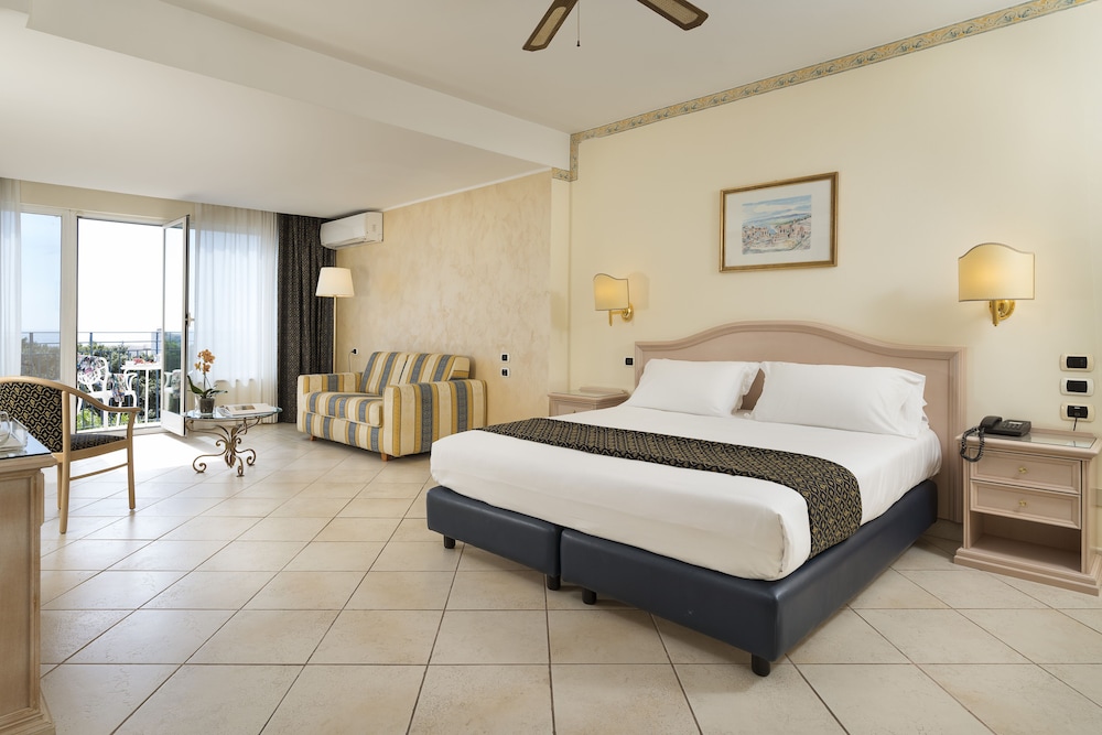 Sant Alphio Garden Hotel & Spa — Hotel rooms in Giardini Naxos, Sicily