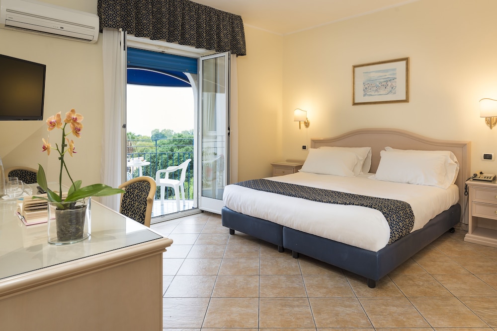 Sant Alphio Garden Hotel & Spa — Hotel rooms in Giardini Naxos, Sicily
