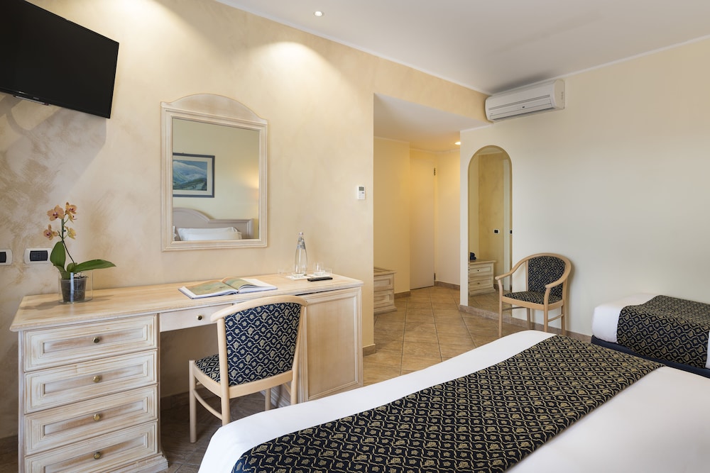 Sant Alphio Garden Hotel & Spa — Hotel rooms in Giardini Naxos, Sicily