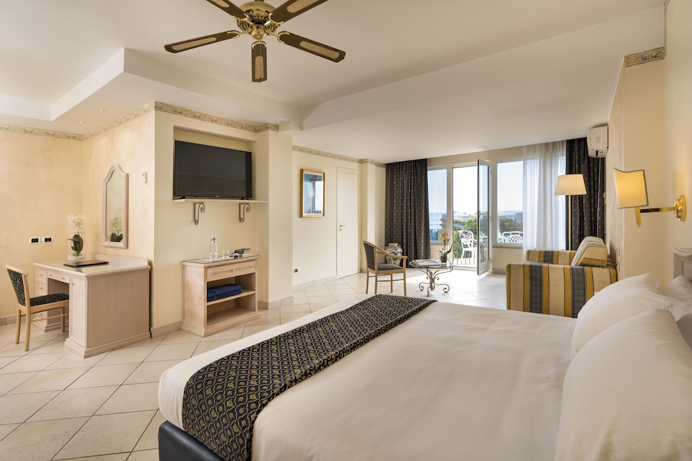 Sant Alphio Garden Hotel & Spa — Hotel rooms in Giardini Naxos, Sicily