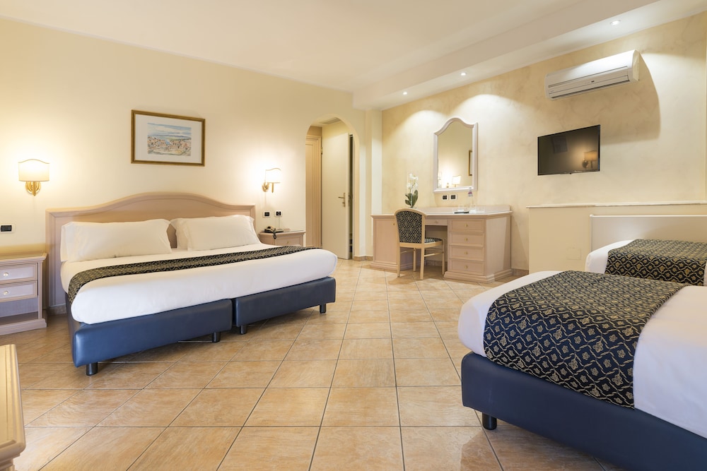 Sant Alphio Garden Hotel & Spa — Hotel rooms in Giardini Naxos, Sicily