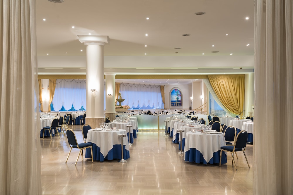 Sant Alphio Garden Hotel & Spa — Hotel building in Giardini Naxos, Sicily