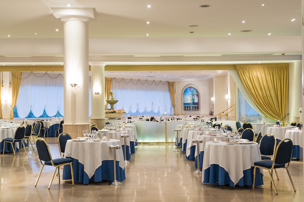 Sant Alphio Garden Hotel & Spa — Restaurant & bars in Giardini Naxos, Sicily