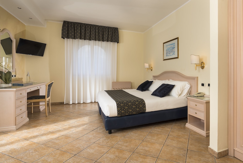 Sant Alphio Garden Hotel & Spa — Hotel rooms in Giardini Naxos, Sicily