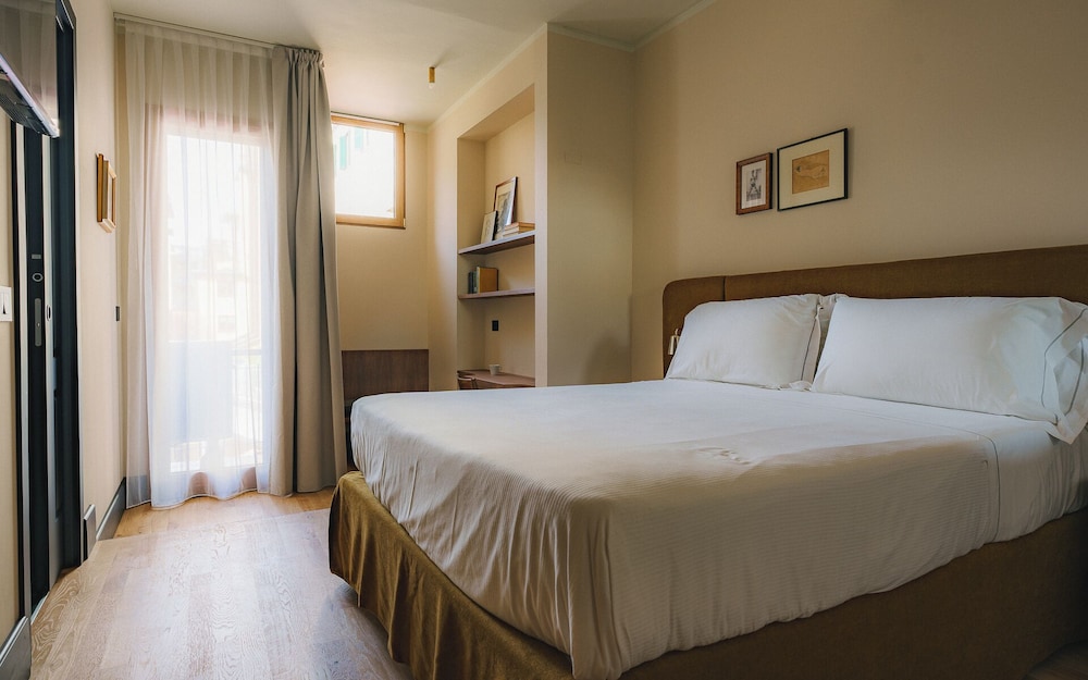c-hotels Joy — Hotel rooms in Florence, Tuscany