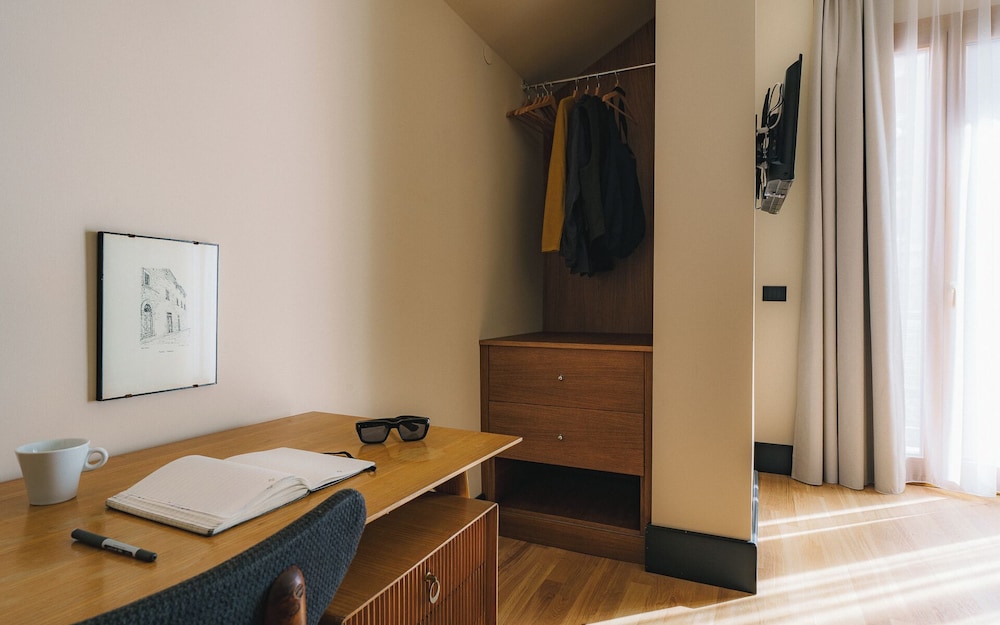 c-hotels Joy — Hotel rooms in Florence, Tuscany