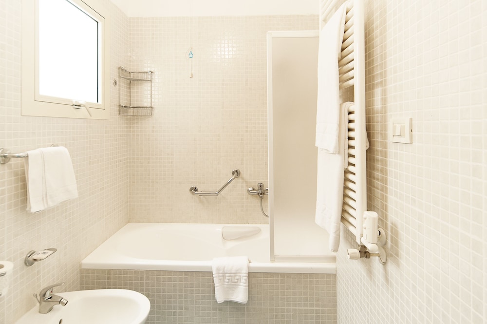 Hotel Santa Gilla — Hotel rooms in Capoterra, Sardinia