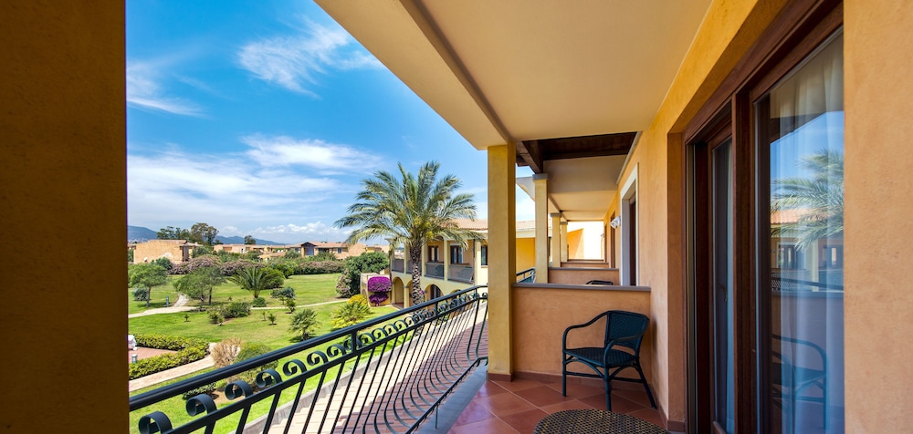 Hotel Santa Gilla — Hotel rooms in Capoterra, Sardinia