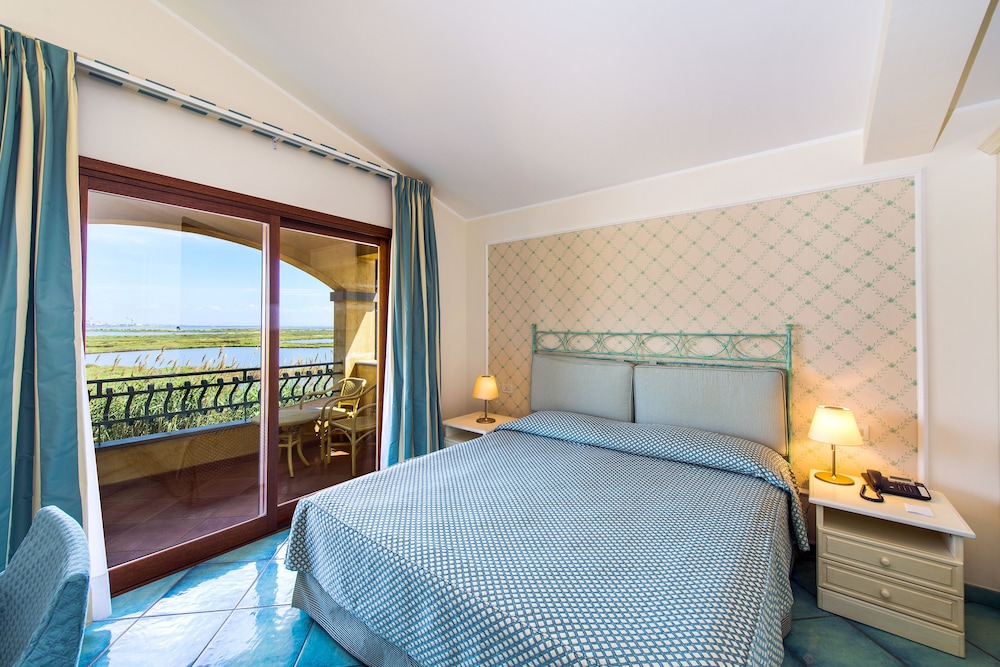 Hotel Santa Gilla — Hotel rooms in Capoterra, Sardinia