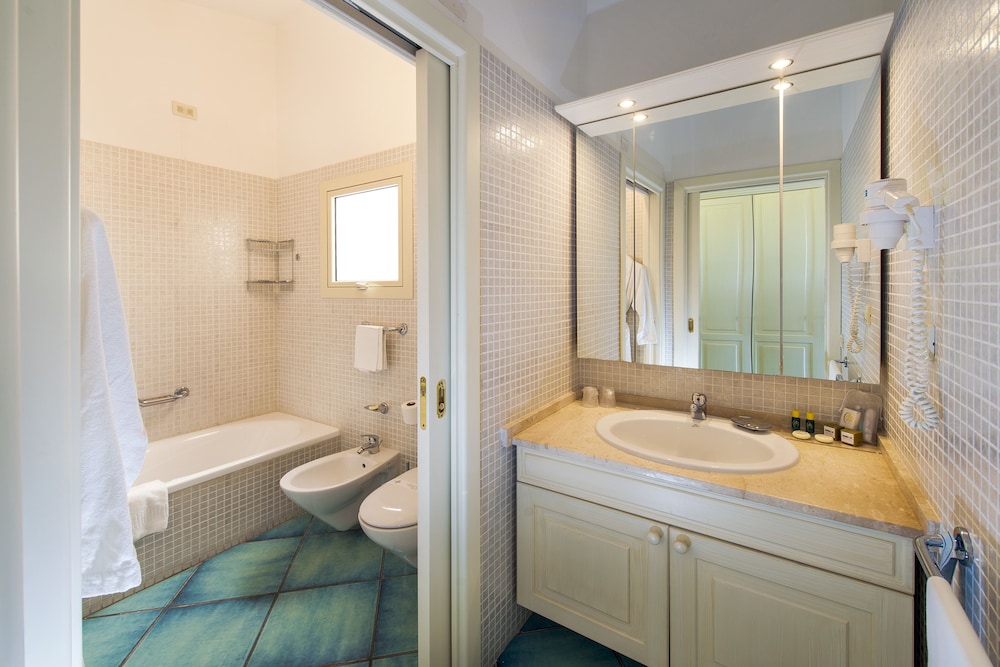 Hotel Santa Gilla — Hotel rooms in Capoterra, Sardinia