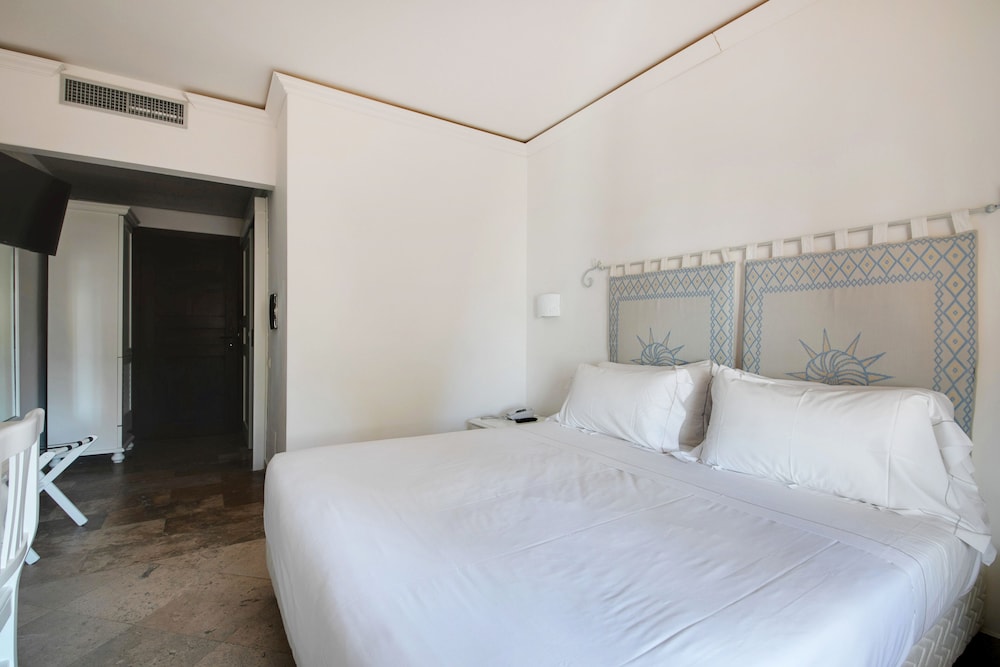 Phi Hotel Sighientu — Hotel rooms in Quartu Sant'Elena, Sardinia