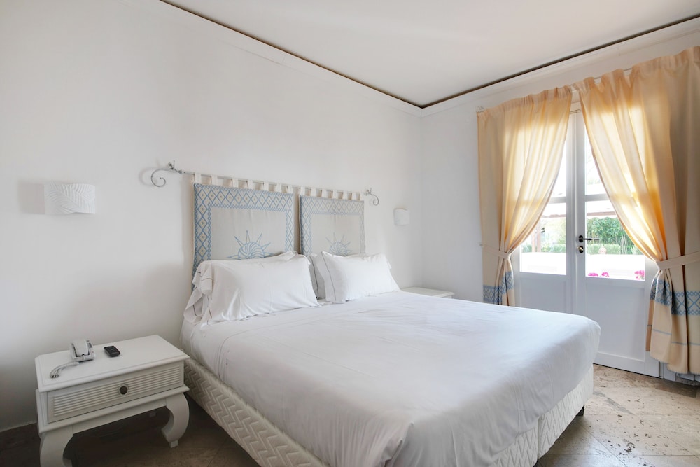 Phi Hotel Sighientu — Hotel rooms in Quartu Sant'Elena, Sardinia