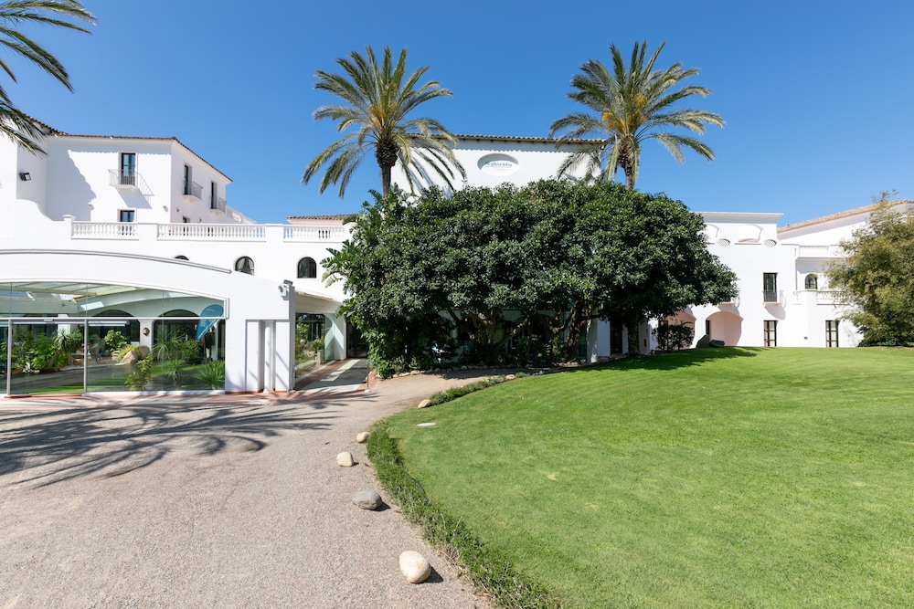 Phi Hotel Sighientu — Hotel building in Quartu Sant'Elena, Sardinia