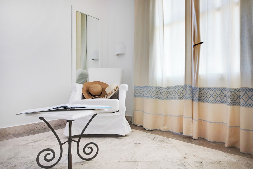 Phi Hotel Sighientu — Hotel rooms in Quartu Sant'Elena, Sardinia