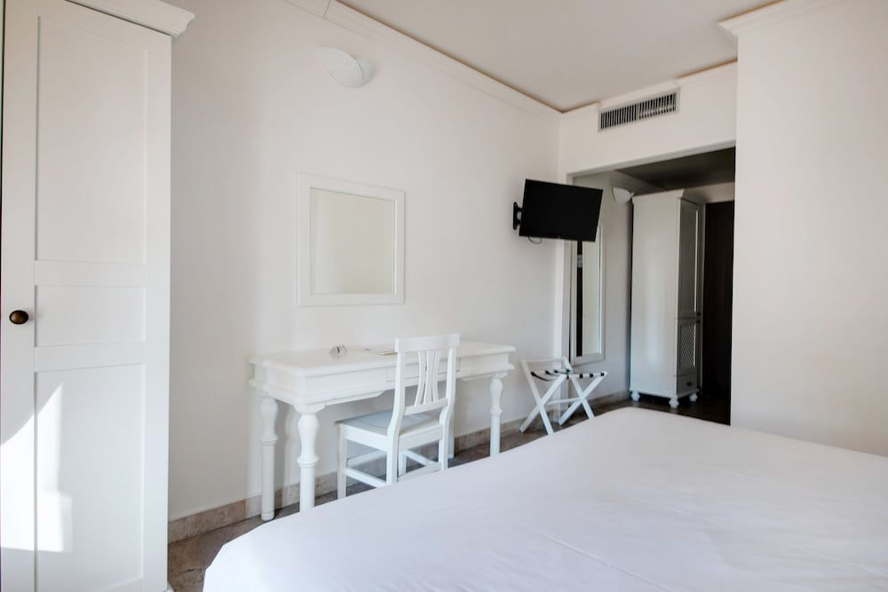 Phi Hotel Sighientu — Hotel rooms in Quartu Sant'Elena, Sardinia