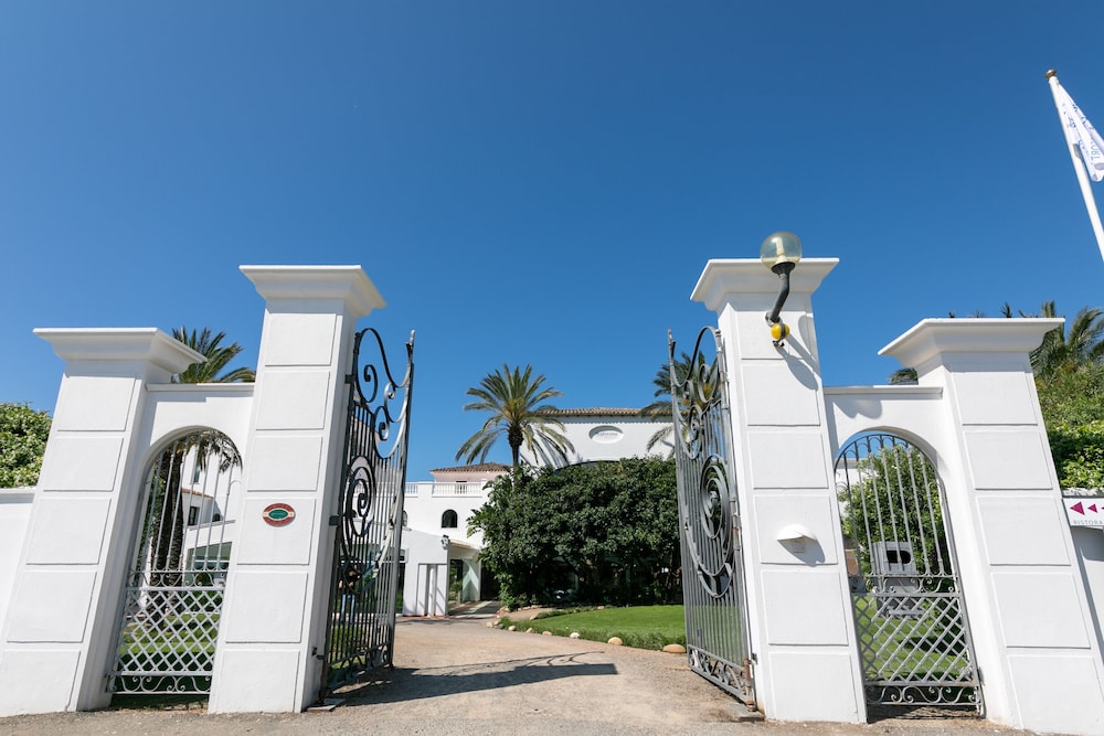Phi Hotel Sighientu — Hotel building in Quartu Sant'Elena, Sardinia