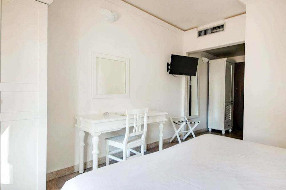 Phi Hotel Sighientu — Hotel rooms in Quartu Sant'Elena, Sardinia