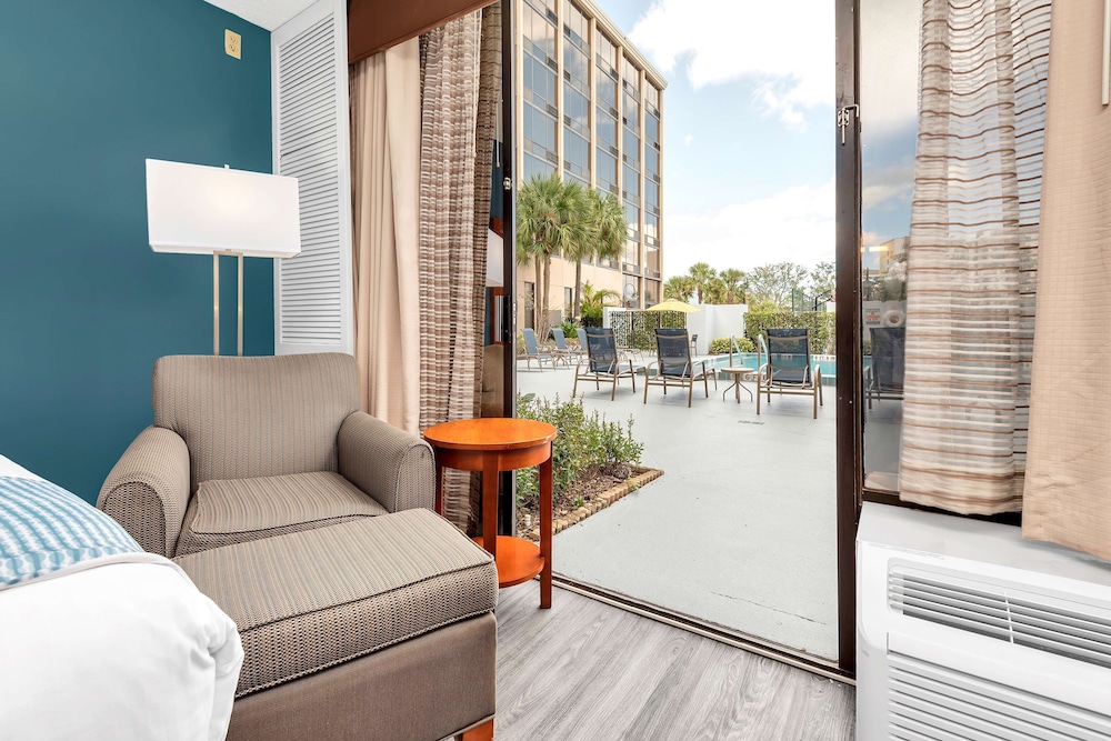 Best Western Orlando Gateway Hotel — Hotel rooms in Orlando, Florida