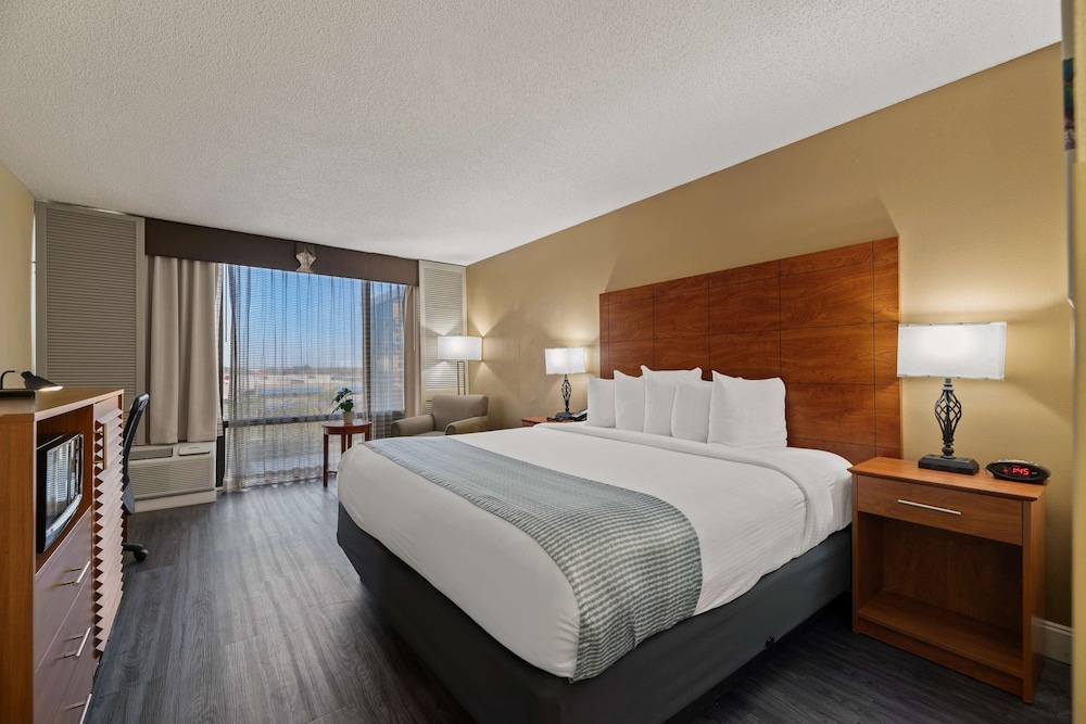 Best Western Orlando Gateway Hotel — Hotel rooms in Orlando, Florida