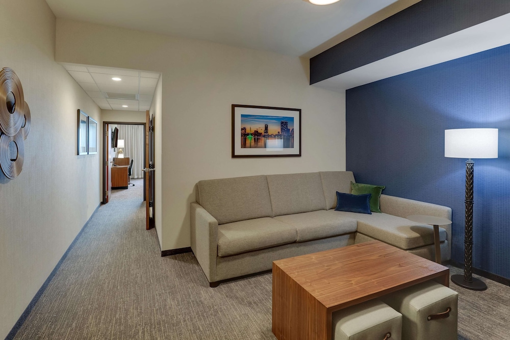 Drury Plaza Hotel Orlando - Disney Springs Area — Hotel rooms in Lake Buena Vista, Florida