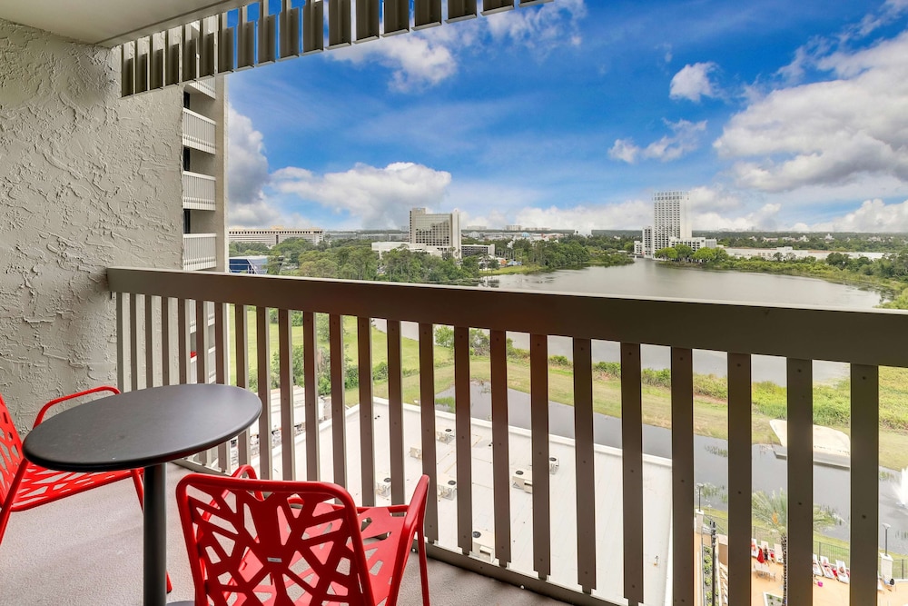 Drury Plaza Hotel Orlando - Disney Springs Area — Hotel rooms in Lake Buena Vista, Florida