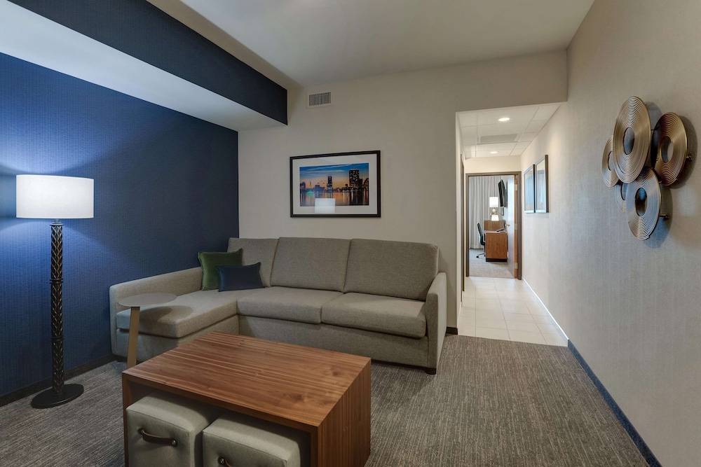 Drury Plaza Hotel Orlando - Disney Springs Area — Hotel rooms in Lake Buena Vista, Florida