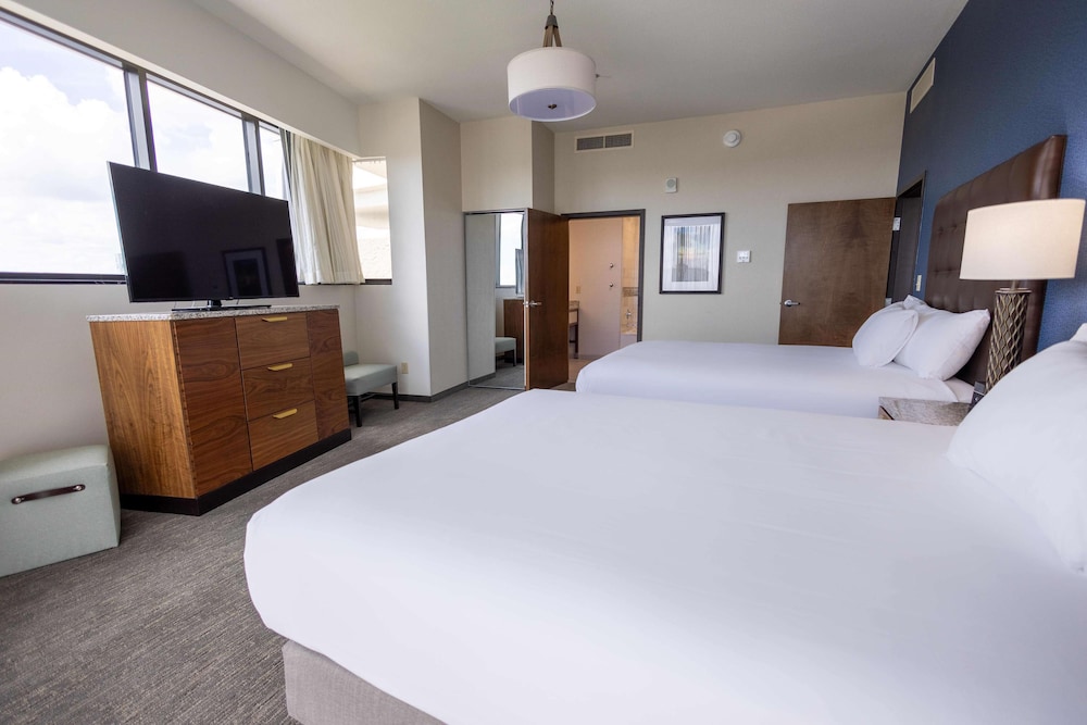 Drury Plaza Hotel Orlando - Disney Springs Area — Hotel rooms in Lake Buena Vista, Florida