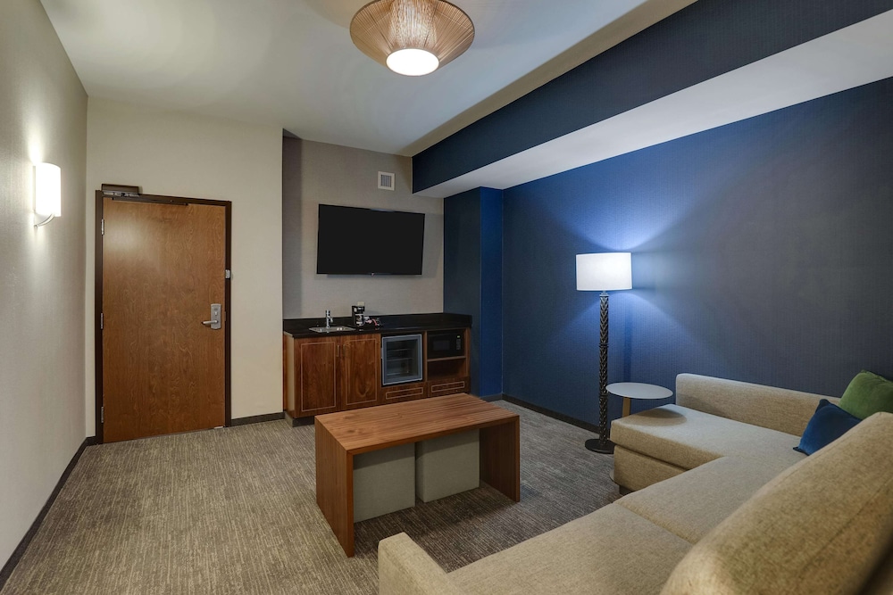 Drury Plaza Hotel Orlando - Disney Springs Area — Hotel rooms in Lake Buena Vista, Florida