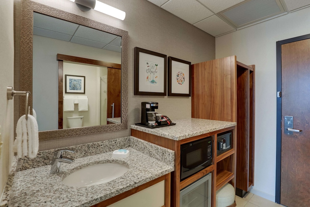 Drury Plaza Hotel Orlando - Disney Springs Area — Hotel rooms in Lake Buena Vista, Florida