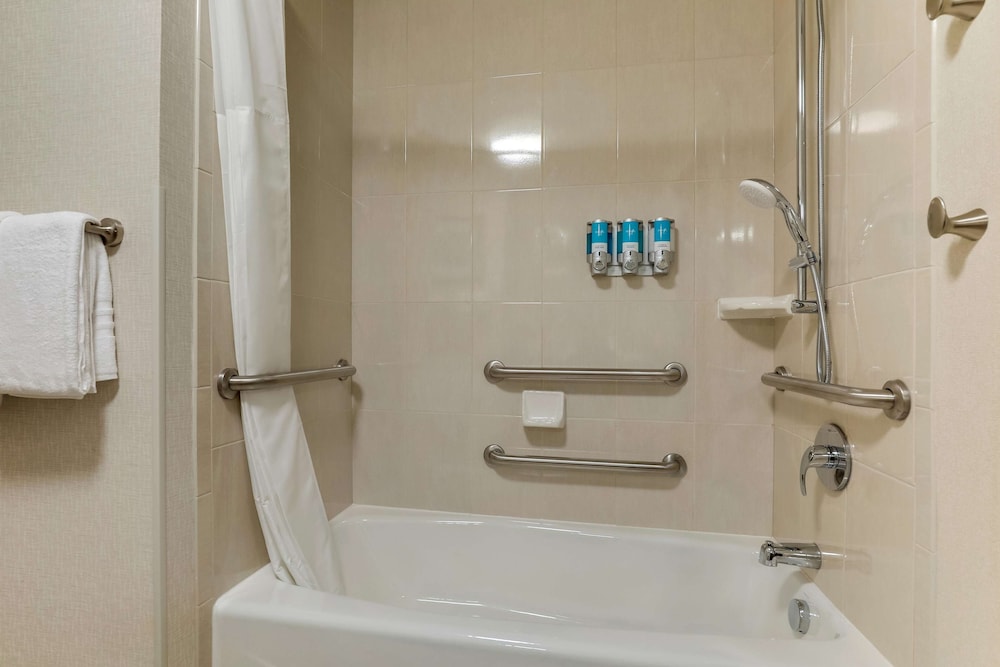 Drury Plaza Hotel Orlando - Disney Springs Area — Hotel rooms in Lake Buena Vista, Florida