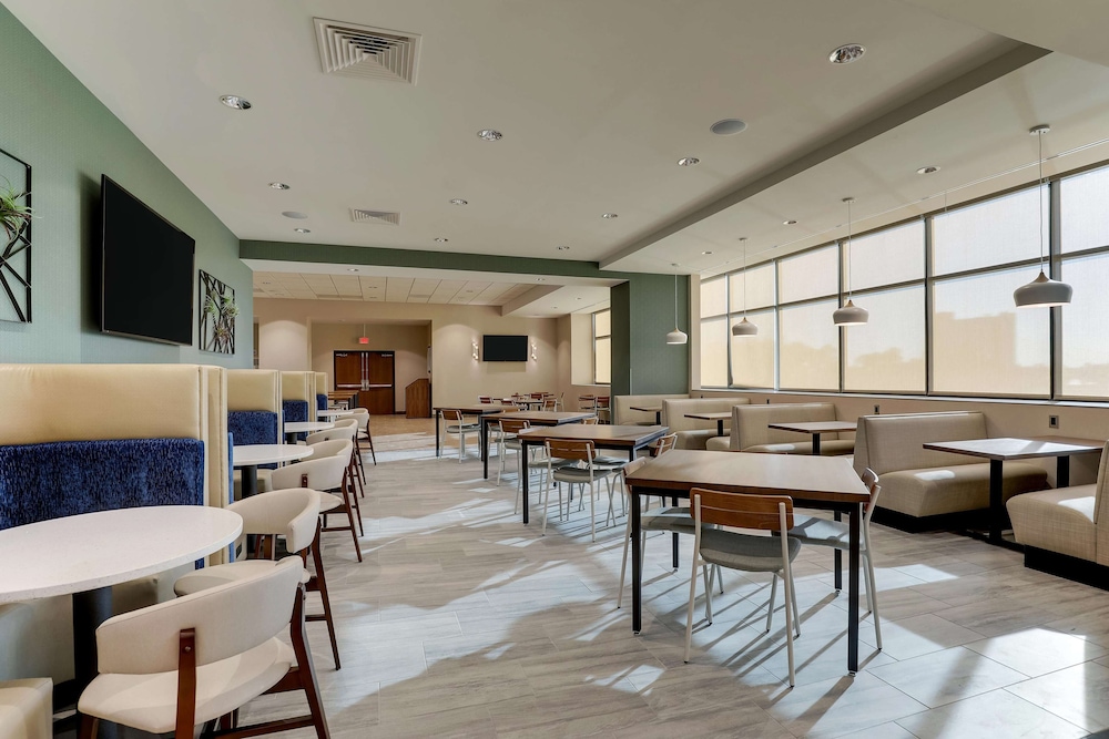 Drury Plaza Hotel Orlando - Disney Springs Area — Restaurant & bars in Lake Buena Vista, Florida