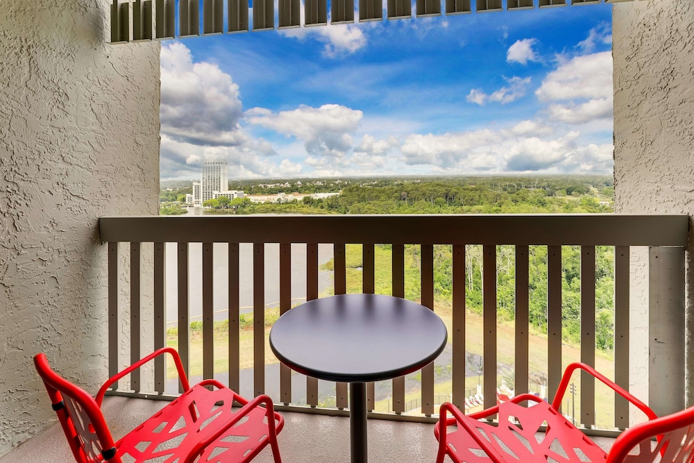 Drury Plaza Hotel Orlando - Disney Springs Area — Hotel rooms in Lake Buena Vista, Florida