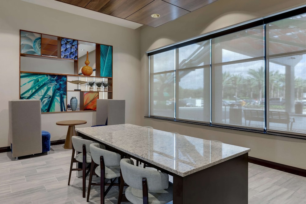 Drury Plaza Hotel Orlando - Disney Springs Area — Restaurant & bars in Lake Buena Vista, Florida