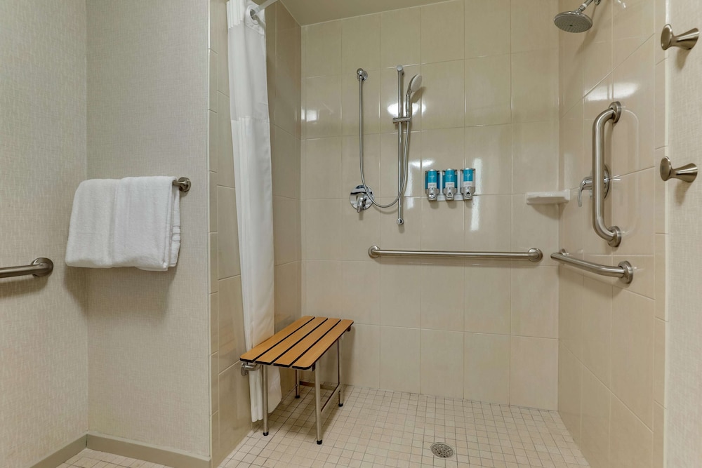 Drury Plaza Hotel Orlando - Disney Springs Area — Hotel rooms in Lake Buena Vista, Florida