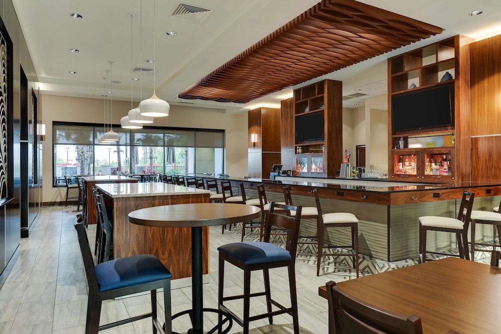 Drury Plaza Hotel Orlando - Disney Springs Area — Restaurant & bars in Lake Buena Vista, Florida