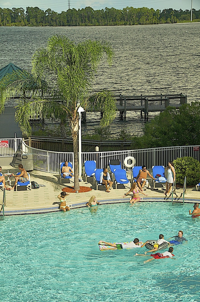 Blue Heron Beach Resort — Swimming pool in Orlando, Florida