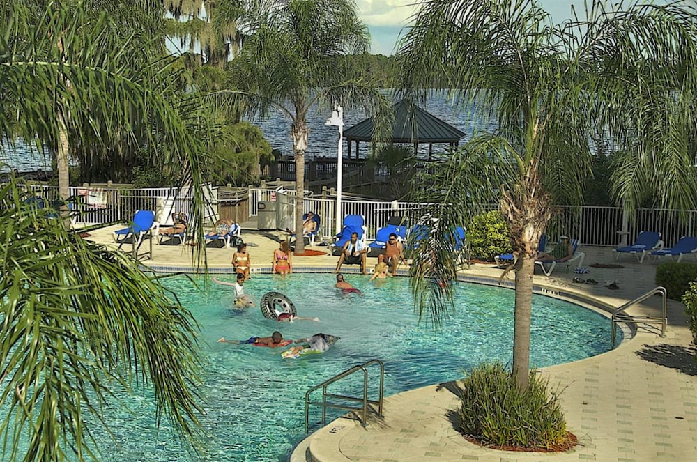 Blue Heron Beach Resort — Swimming pool in Orlando, Florida