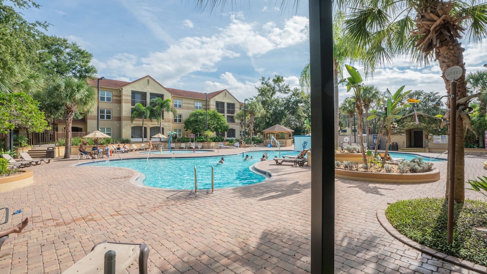 Blue Tree Resort at Lake Buena Vista — Swimming pool in Orlando, Florida