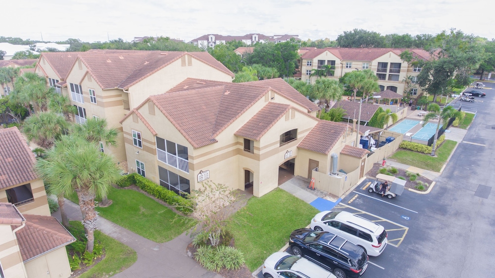 Blue Tree Resort at Lake Buena Vista — Hotel building in Orlando, Florida